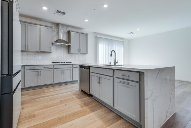 Building Photo - Highly upgraded, spacious, 4 bedroom home ...