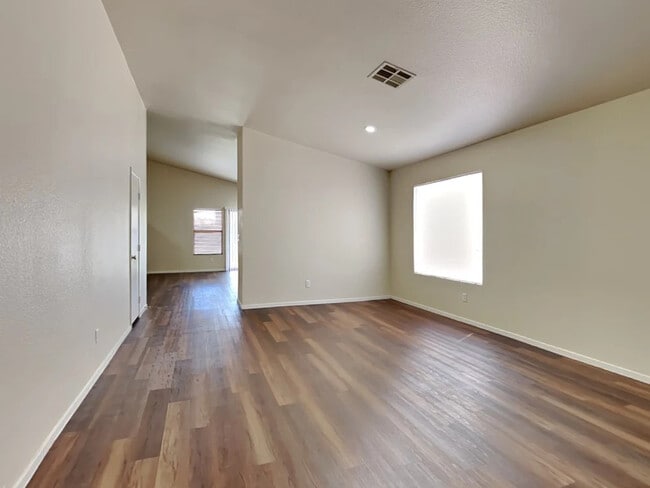 Foto del edificio - 8526 Gracious Pine Ave