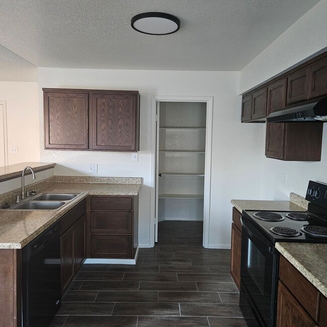 Building Photo - Remodeled 4 bedroom for Rent