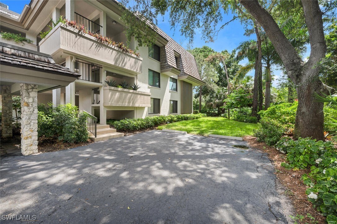 Foto del edificio - 5950 Pelican Bay Blvd