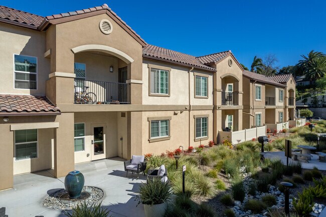 Área de descanso al aire libre - The Woods Senior Living