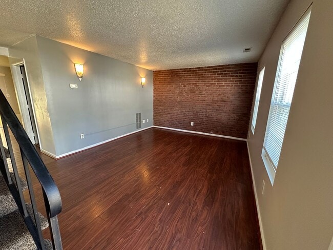 Building Photo - 3-Bedroom Townhome Near Little Creek Naval...