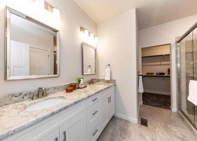 Building Photo - FULLY FURNISHED 3 Bed Luxury End Unit Townhome backs to Nature