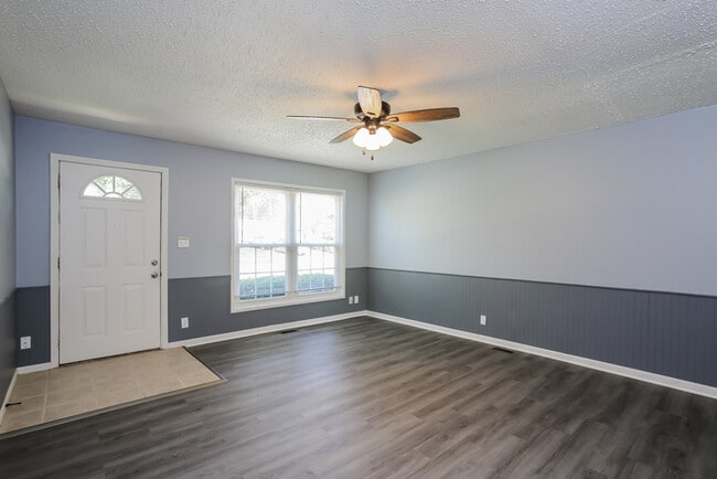 Building Photo - 807 N Ponca Dr