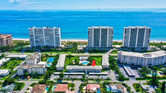 Foto del edificio - 2730 Banyan Rd