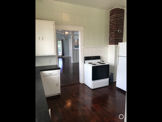 Building Photo - 210 E Arsenal St