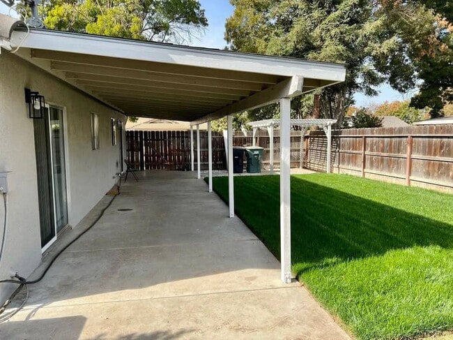 Foto del edificio - 3301 Jamestown Dr