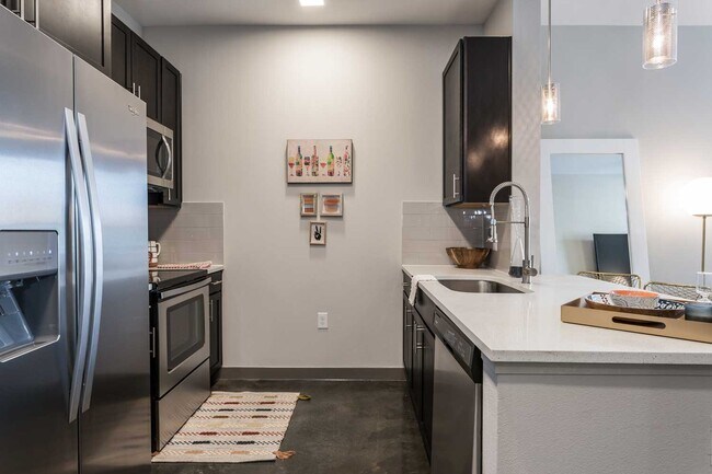 Your Downtown Lifestyle Begins Now - Your Downtown Lifestyle Begins Now Apartment