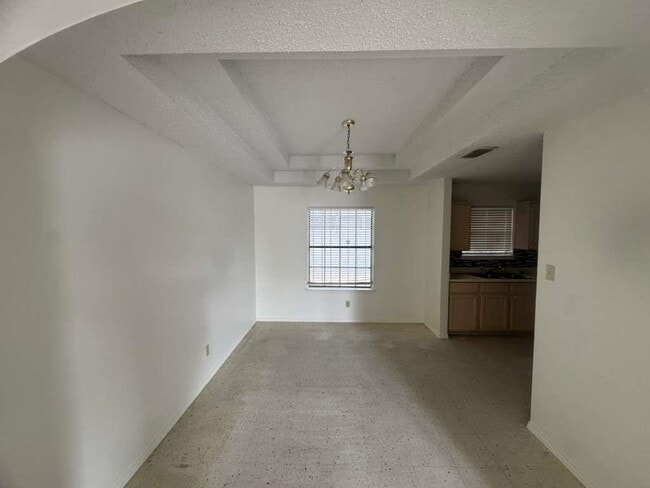 Building Photo - 509 N Mendiola Ave