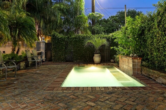 Photo - 1860 Burgundy St House