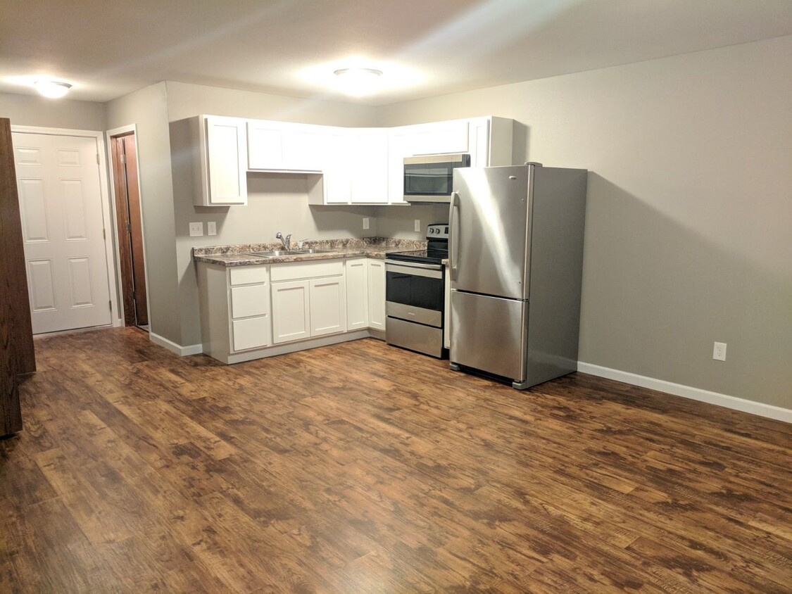 Primary Photo - Rosewood Apartments