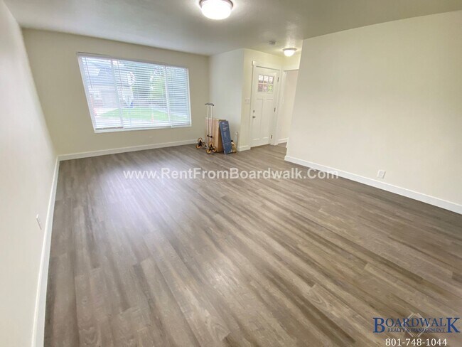Foto del edificio - 223/225 E Mill St
