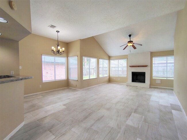 Foto del edificio - 4407 Waterfall Way