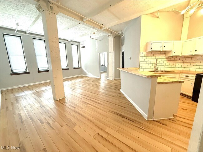 Foto del edificio - 1133 W 9th St