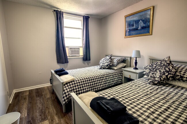 Chambre du rez-de-chaussée - 651 King St W