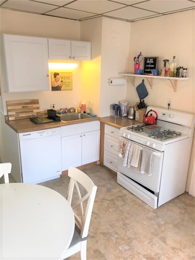 Primary Photo - 8 Craigie St