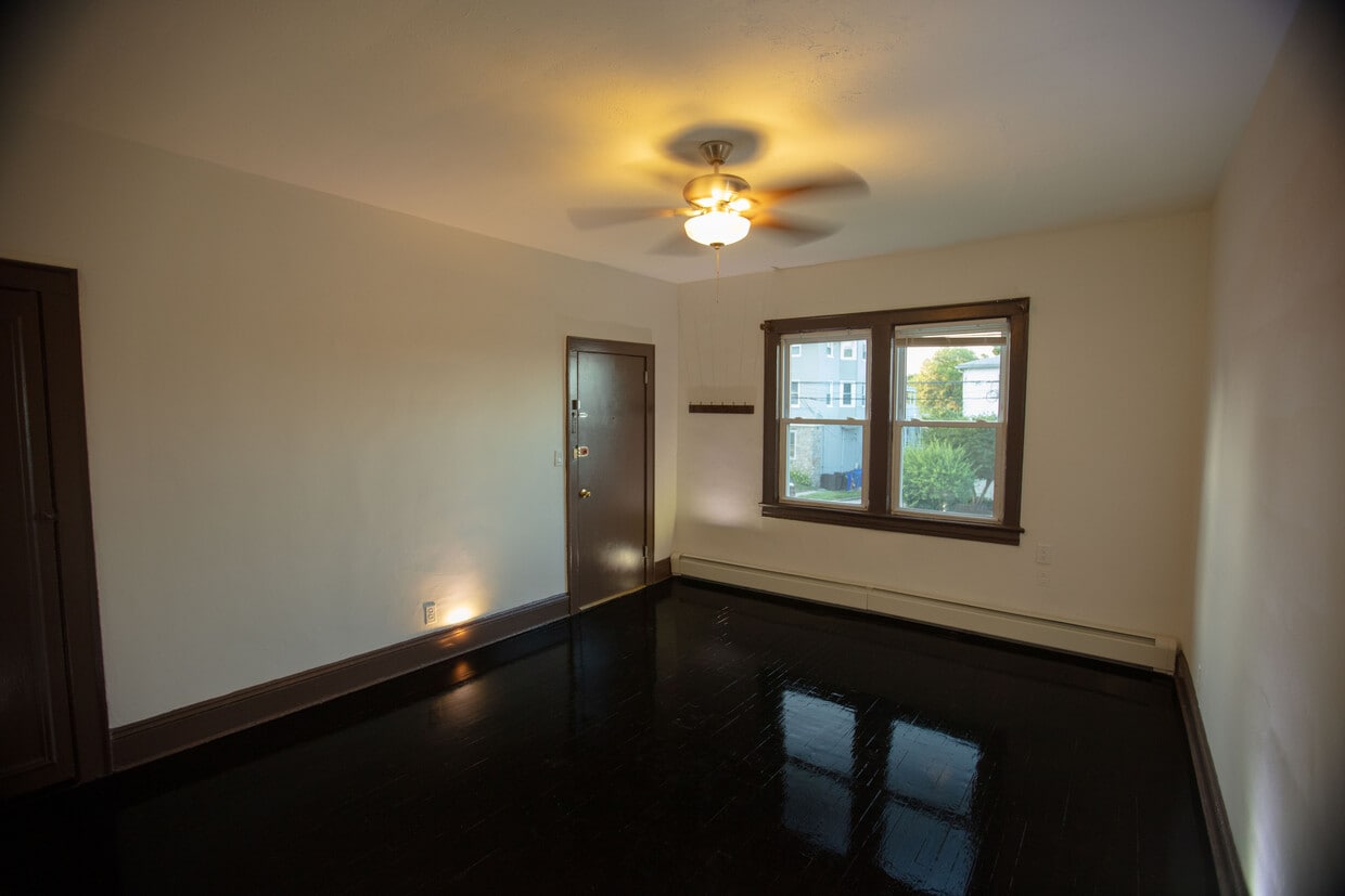 Primary Photo - 86 Edgewood Ave