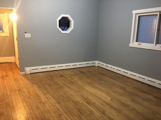 Living Room - 624 N Barstow St