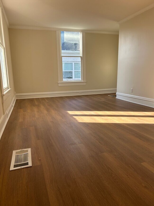 Foto del edificio - Stunning 3-Bedroom, 1-Bathroom Home with H...
