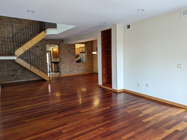 Building Photo - 158 1st St