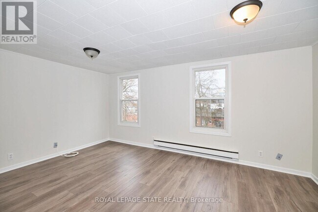 Photo du bâtiment - 33 Lock St