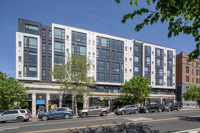 Building Photo - AdMo Heights