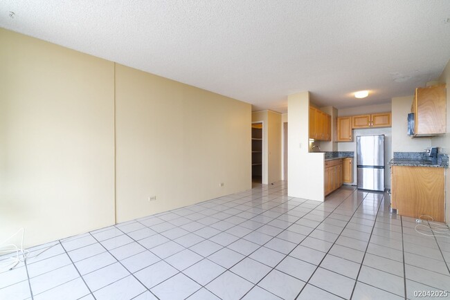 Building Photo - $2700 / Salt Lake - 2 Bed/ 2 Bath a peekab...