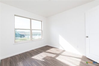 Building Photo - 5815 Betty Lou Dr