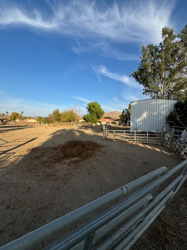 Building Photo - Beautiful Home in the Heart of Hemet