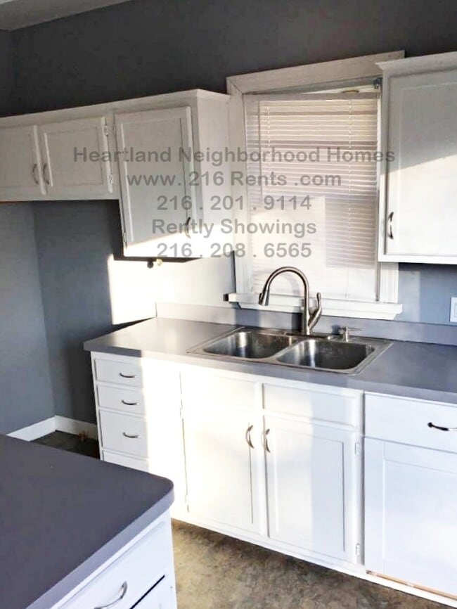 Building Photo - 2133 W 101st St