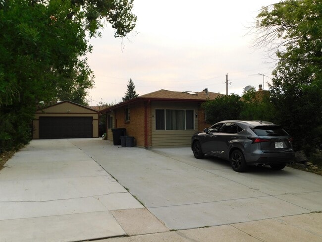 Photo - 799 Xenophon St House