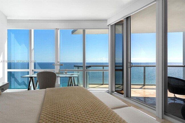 Foto del edificio - 17121 Collins Ave