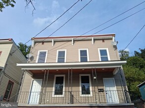 Building Photo - 219 Independence St