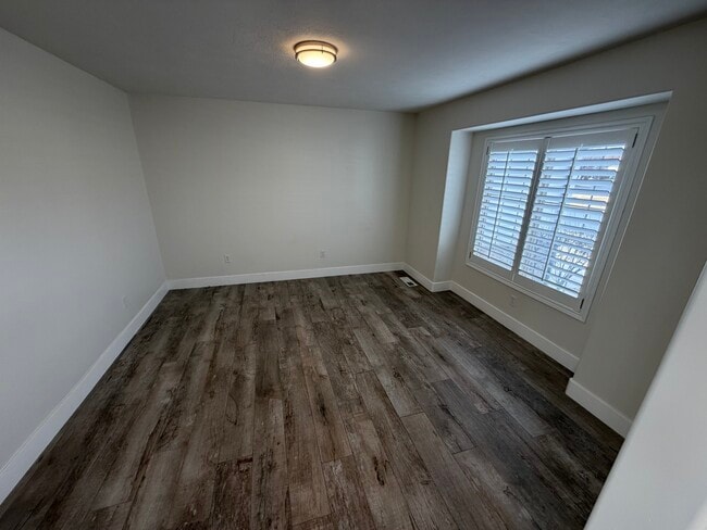 Building Photo - 1540 E 450 N