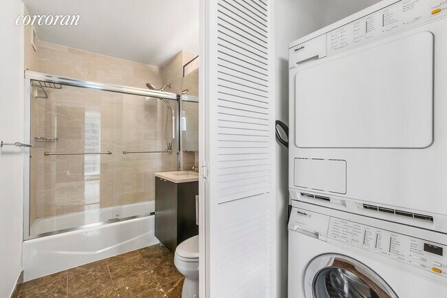 Foto del edificio - 215-217 E 96th St