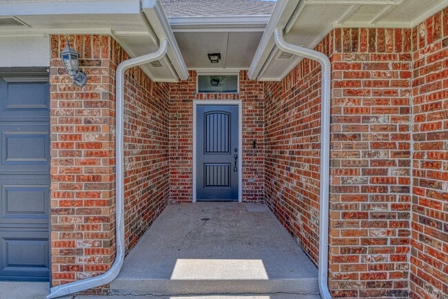 Foto del edificio - Newly Remodeled Three Bedroom with a Water...