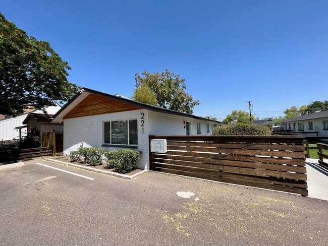 Building Photo - 221 N Elm St #A, Gilbert - 2 Bed 1 Bath in...