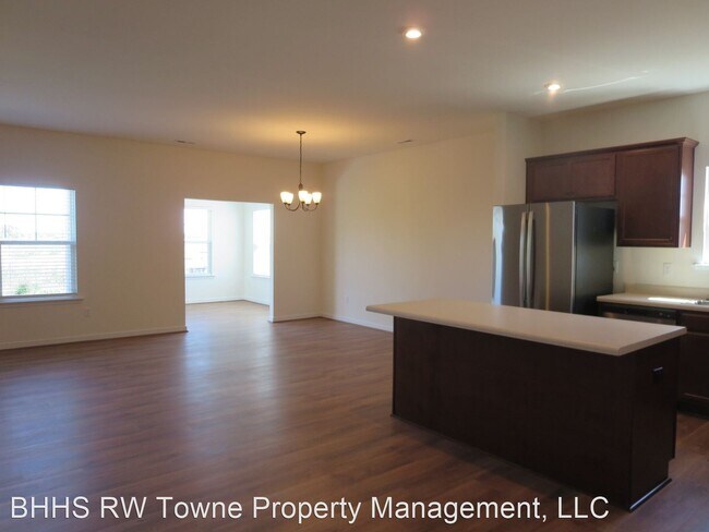 Foto del edificio - 3 br, 2 bath House - 189 Peck Lane