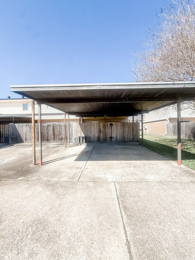 Foto del edificio - 214 Greenbriar Dr