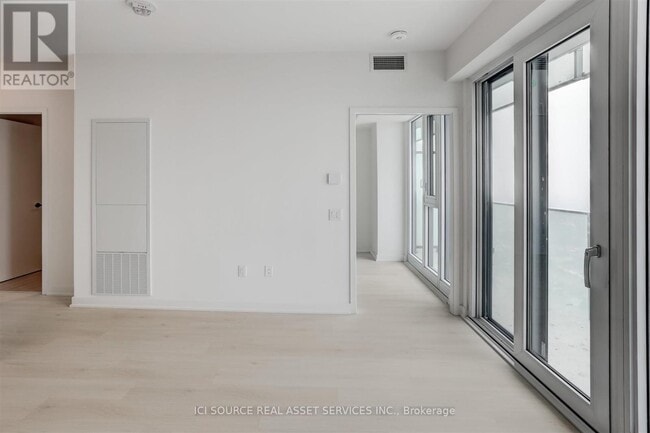 Building Photo - 3900-3900 Confederation Pkwy
