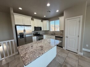 Building Photo - 469 E Barcelona Dr