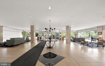 Building Photo - 10401 Grosvenor Pl