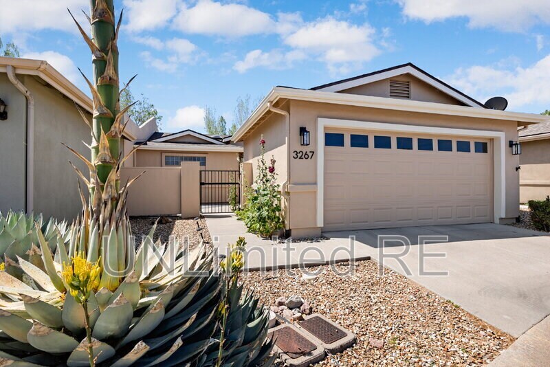 Foto principal - 3267 Iris Ln