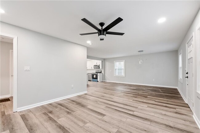 Building Photo - 1350 Kenilworth Dr SW