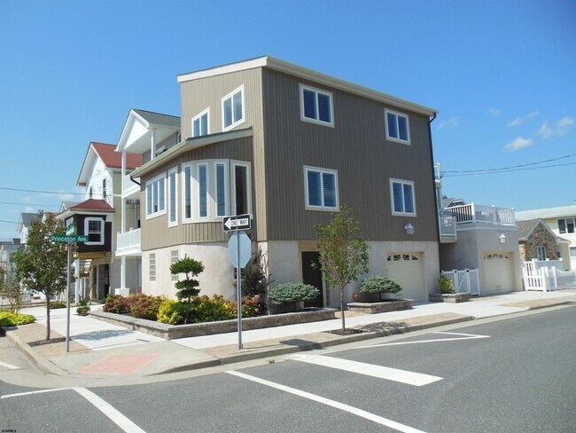 Building Photo - 202 N Princeton Ave