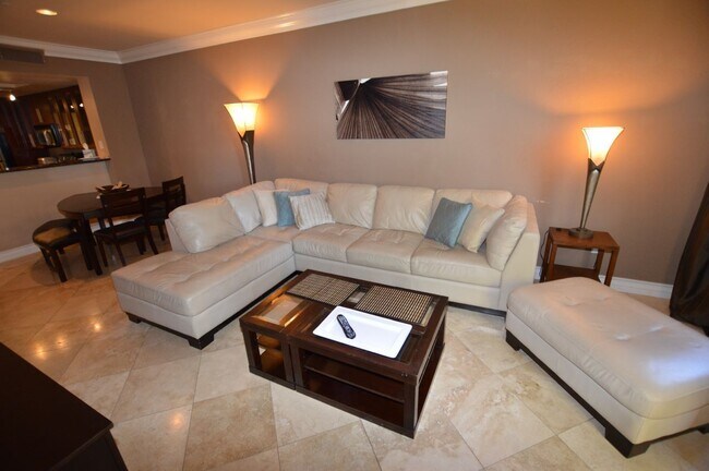 Building Photo - Meridian Furnished 2 Bed | 2 Bath Condo wi...