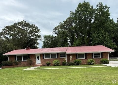 Building Photo - 205 Westridge Dr