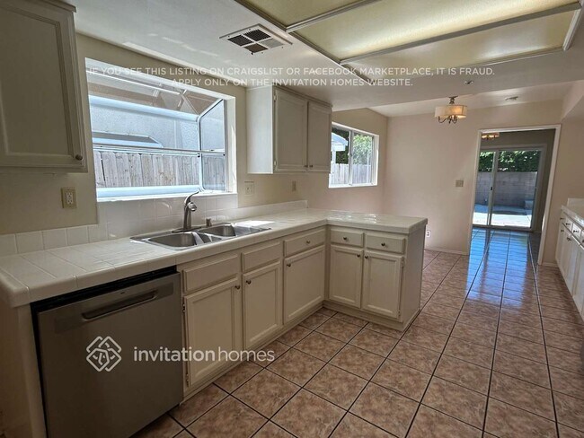 Foto del edificio - 9324 Burnet Ave