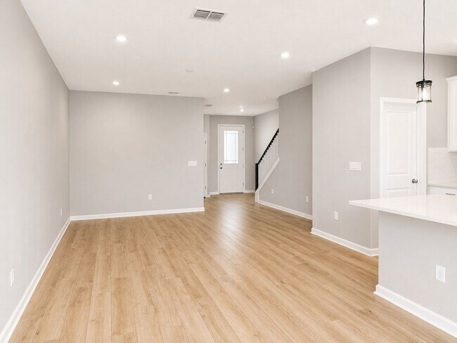 Foto del edificio - Like New Avalon Park Townhouse