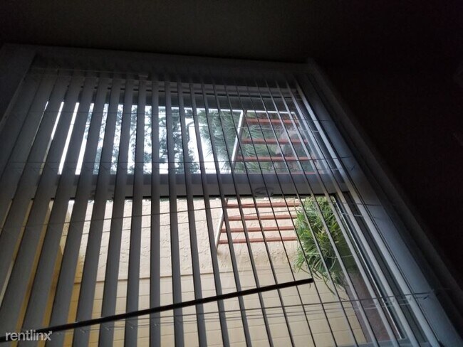 Foto del edificio - 209 Miracle Strip Pkwy SW